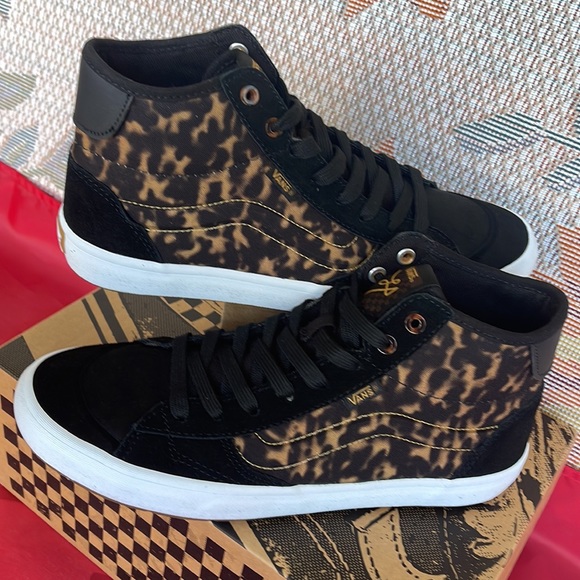 Vans WMNS The Lizzie
Tortoise Dark Brown/Black
VN0A4BX1YI5
Sneakers - Picture 11 of 16